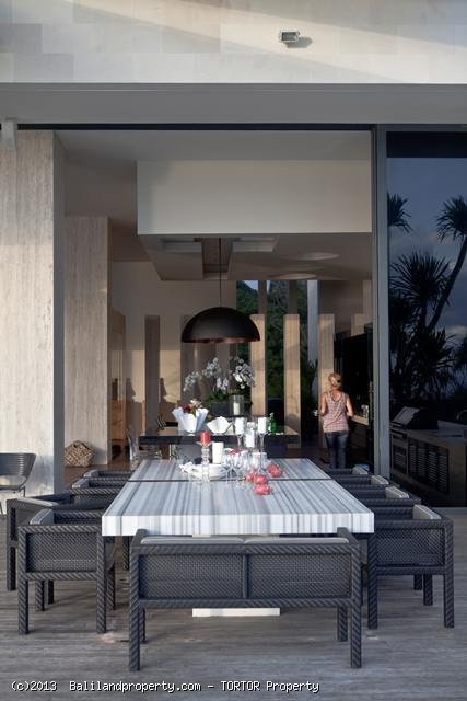 Exclusive freehold beachfront 6 suite villa estate