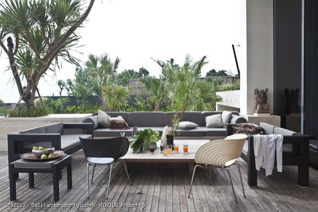 Exclusive freehold beachfront 6 suite villa estate