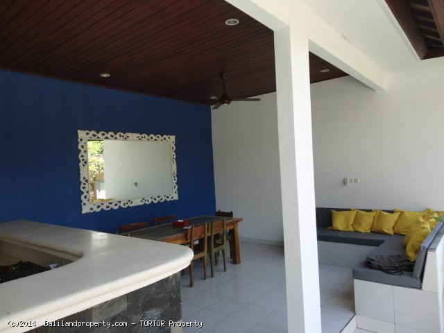 Three bedroom house with pool in great location