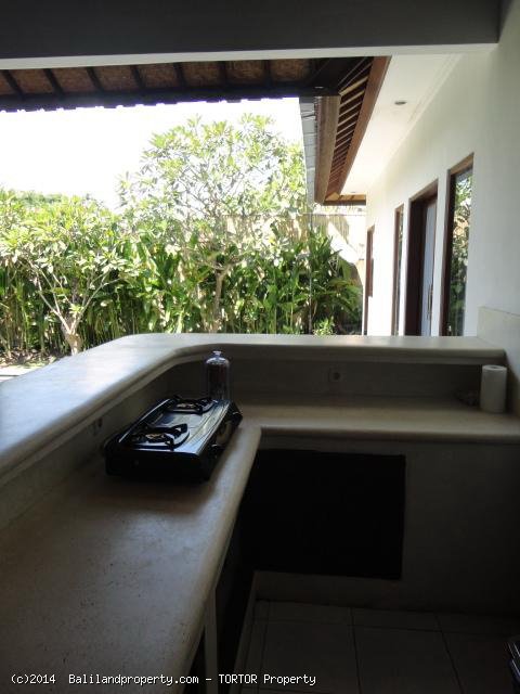 Three bedroom house with pool in great location