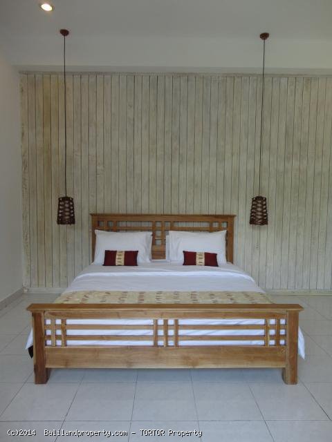 Three bedroom house with pool in great location