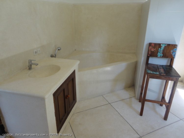 Three bedroom house with pool in great location