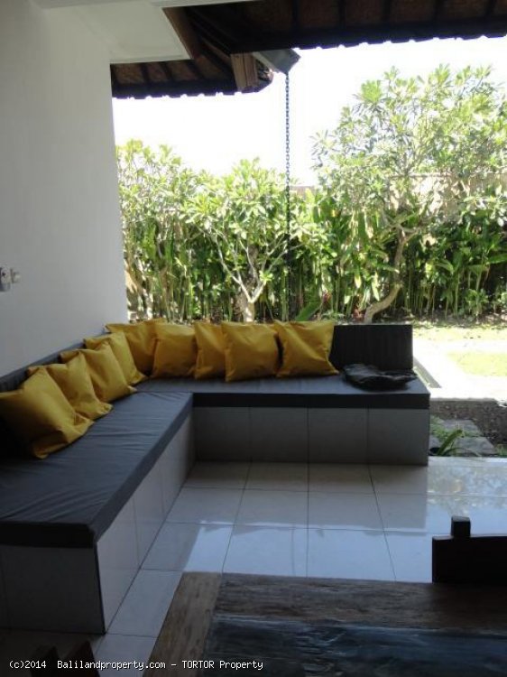 Three bedroom house with pool in great location