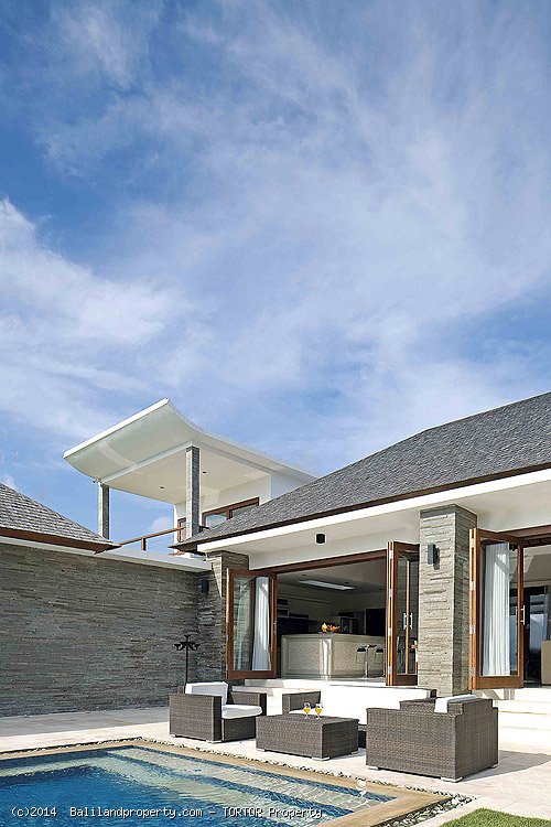 Luxury 4 bedroom villa residence living near Canggu Club