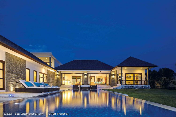 Luxury 4 bedroom villa residence living near Canggu Club - $1,050,000