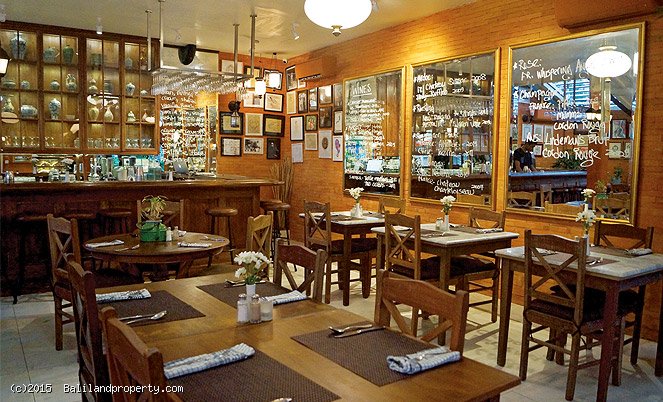 Licenced cafe restaurant apartment for sale