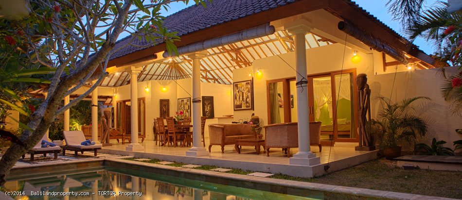 Freehold 3 villa 8 bedroom compound in Umalas