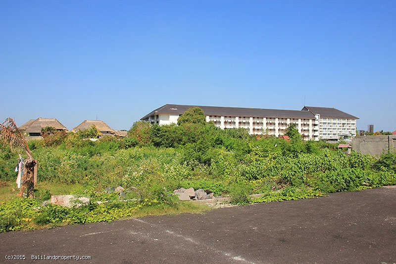 Total of 2700m2 land on private quiet spot