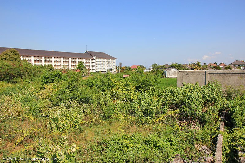 Total of 2700m2 land on private quiet spot