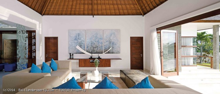 Luxury 4 bedroom villa residence living near Canggu Club
