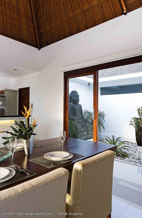 Luxury 4 bedroom villa residence living near Canggu Club