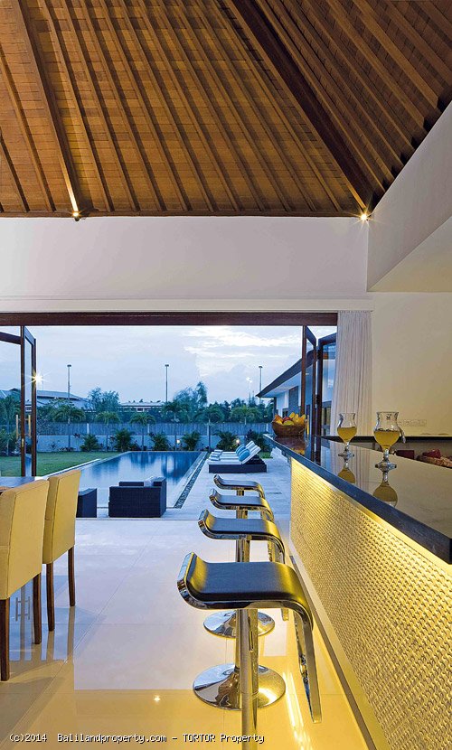 Luxury 4 bedroom villa residence living near Canggu Club