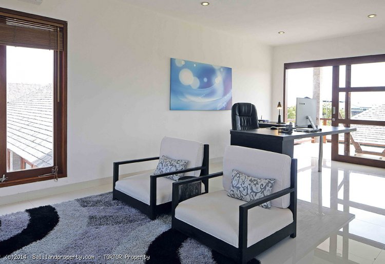 Luxury 4 bedroom villa residence living near Canggu Club
