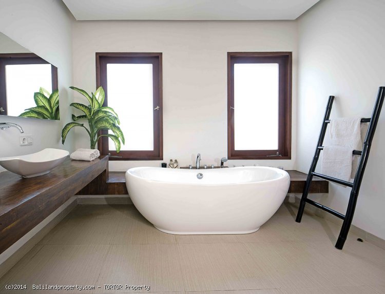 Luxury 4 bedroom villa residence living near Canggu Club