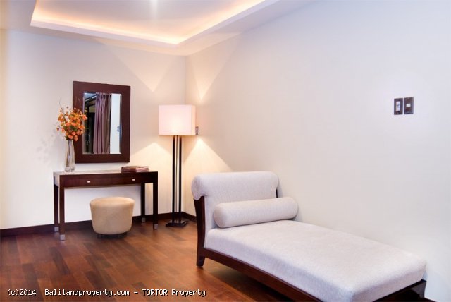 Freehold boutique villa resort for sale 9 villas