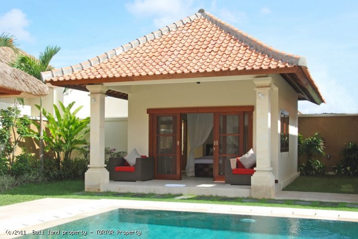 Luxury 4 bedroom villa for sale Seminyak pool bar Jacuzzi