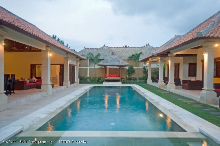 Luxury 4 bedroom villa for sale Seminyak pool bar Jacuzzi