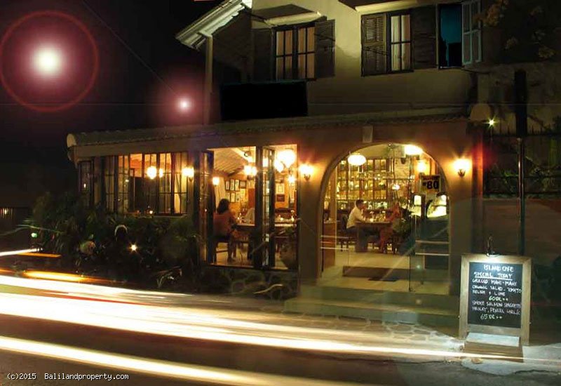 Licenced cafe restaurant apartment for sale