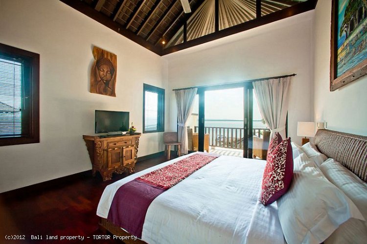 Luxury Bali waterfront villa 3 bedrooms jetty freehold real estate