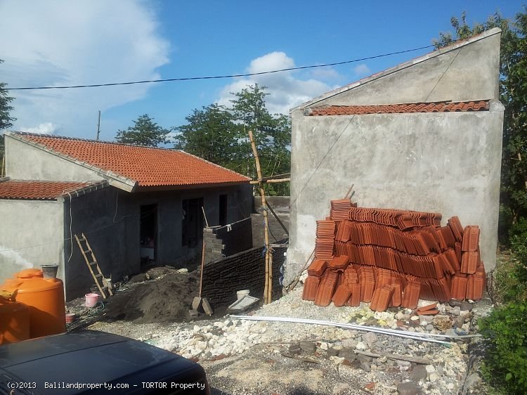 New 4 bedroom property with pool 500m2