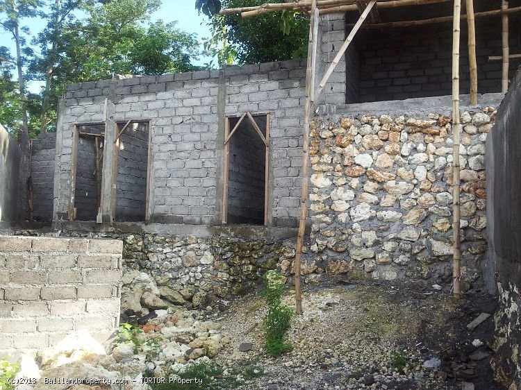 New 4 bedroom property with pool 500m2