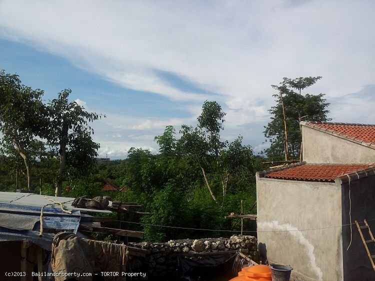 New 4 bedroom property with pool 500m2