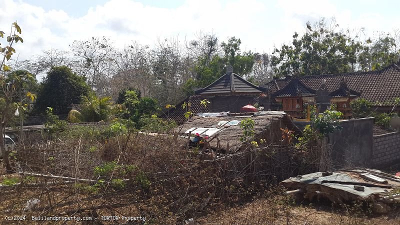 Small 200m2 plot in Jimbaran for quick sale