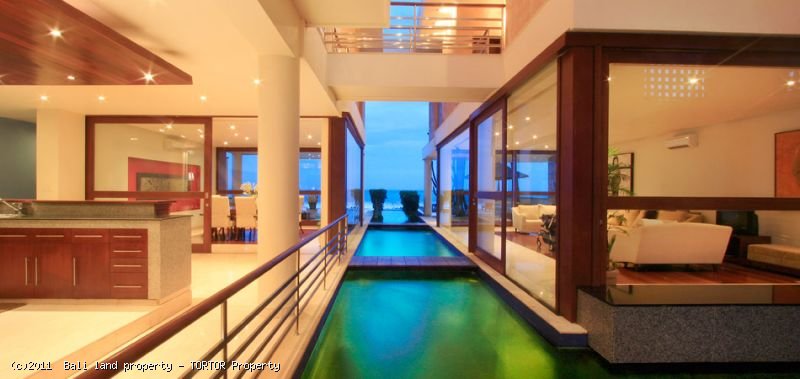 Amazing freehold beachfront 3 bedroom villa for sale in Bali