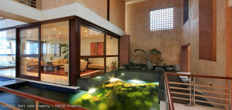 Amazing freehold beachfront 3 bedroom villa for sale in Bali