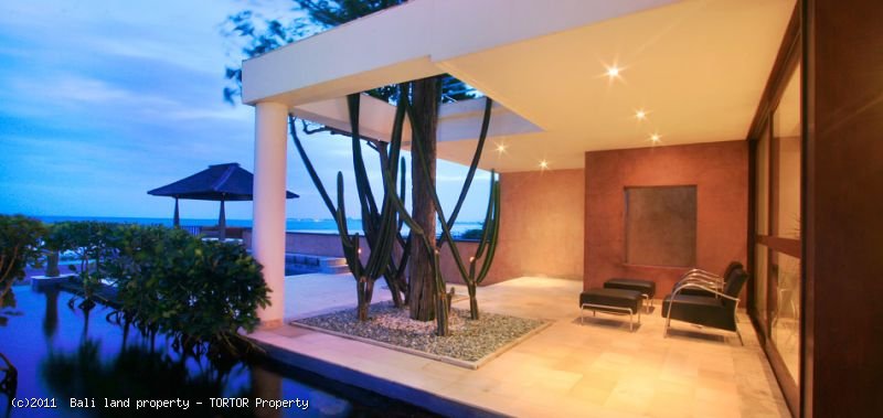 Amazing freehold beachfront 3 bedroom villa for sale in Bali