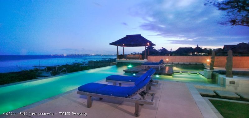 Amazing freehold beachfront 3 bedroom villa for sale in Bali