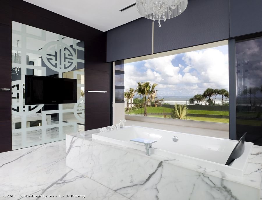 Exclusive freehold beachfront 6 suite villa estate