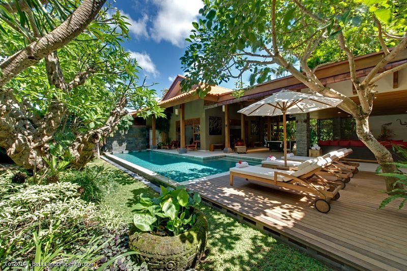 Freehold 4 bedroom villa home on 800m2