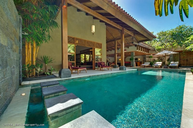 Freehold 4 bedroom villa home on 800m2