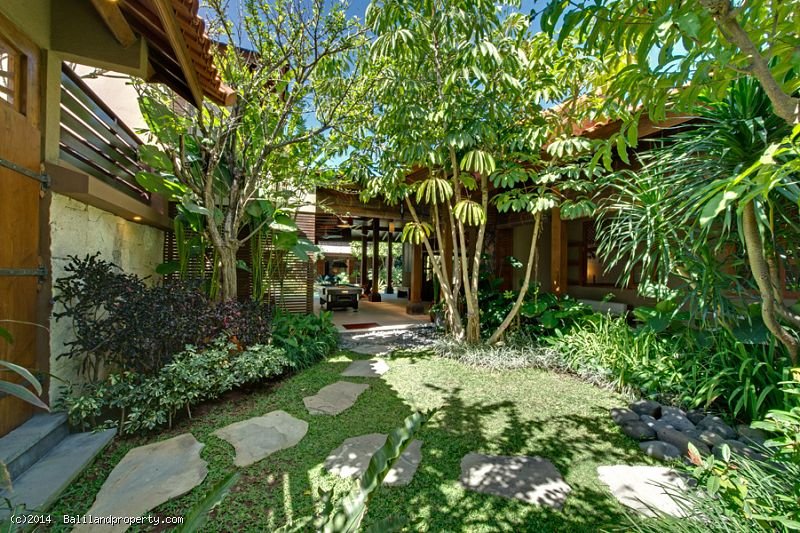 Freehold 4 bedroom villa home on 800m2