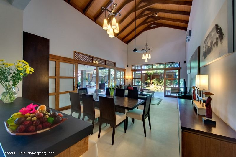 Freehold 4 bedroom villa home on 800m2