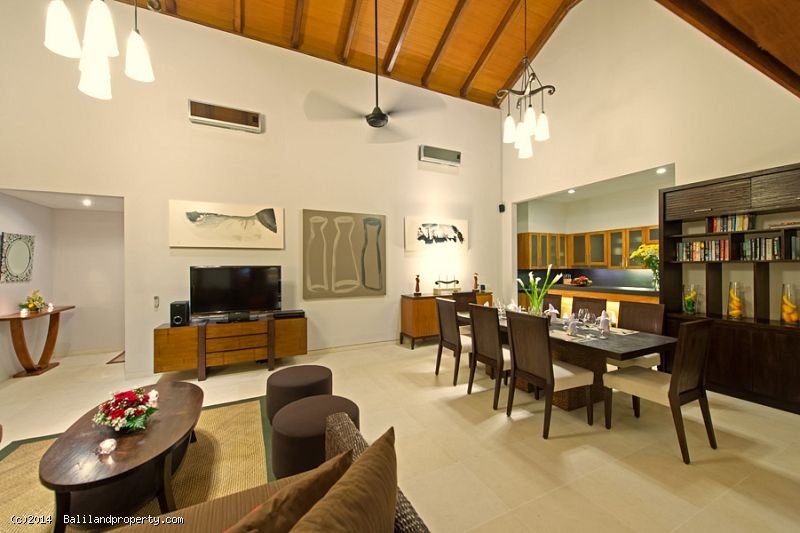 Freehold 4 bedroom villa home on 800m2