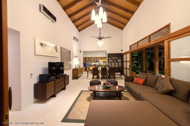 Freehold 4 bedroom villa home on 800m2