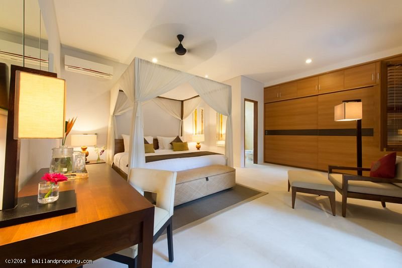 Freehold 4 bedroom villa home on 800m2