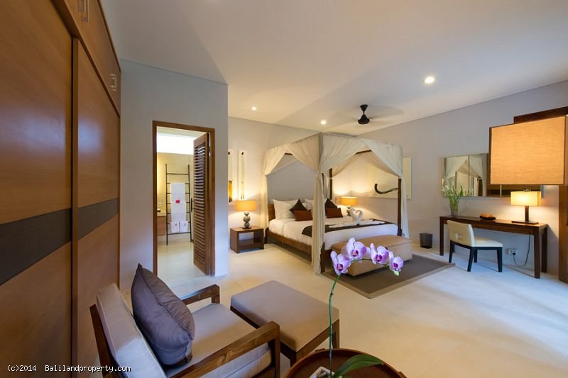 Freehold 4 bedroom villa home on 800m2