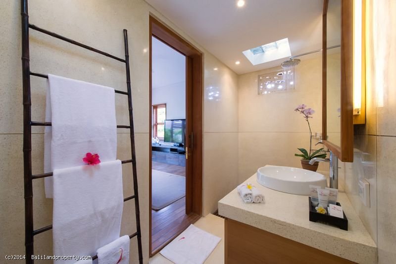 Freehold 4 bedroom villa home on 800m2