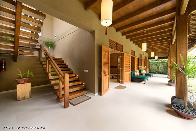 Freehold 4 bedroom villa home on 800m2