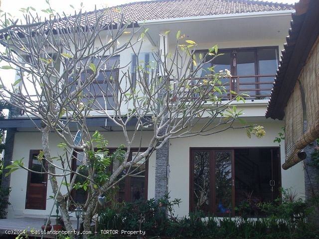 Villa with 3 bedrooms on 2400m2 land with views