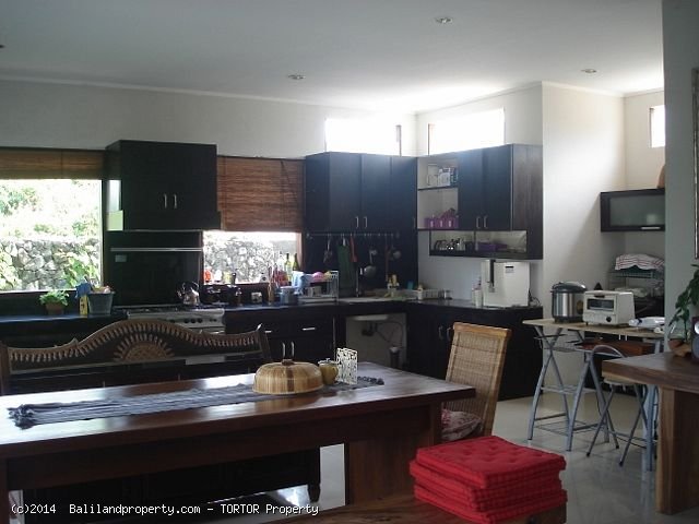 Villa with 3 bedrooms on 2400m2 land with views