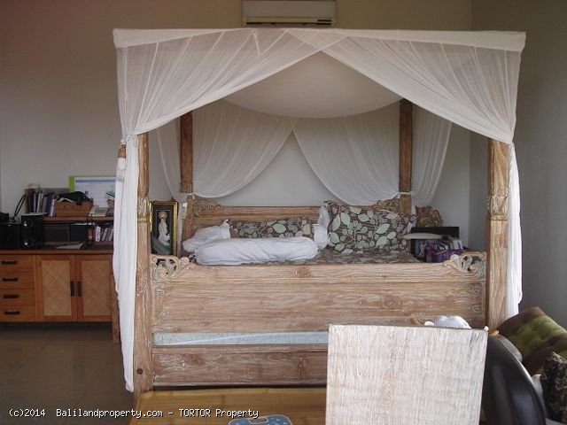 Villa with 3 bedrooms on 2400m2 land with views