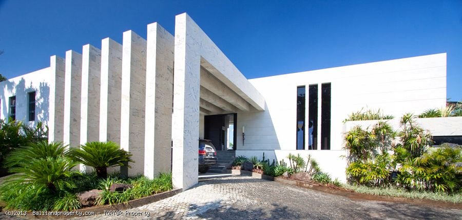 Exclusive freehold beachfront 6 suite villa estate