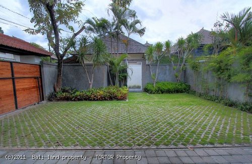 Contemporary style 2 bedroom villa luxury interior rental goldmine