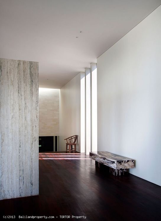 Exclusive freehold beachfront 6 suite villa estate