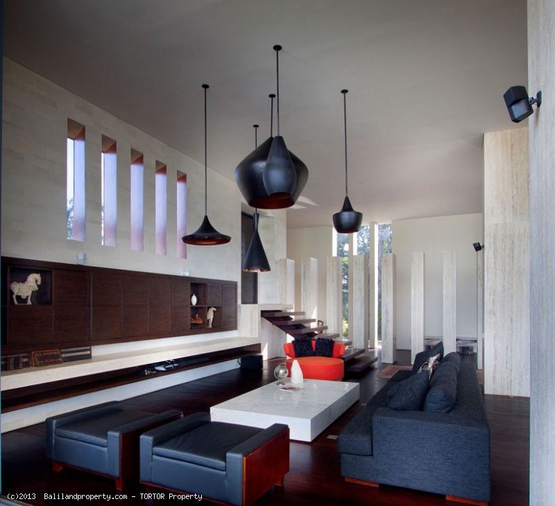 Exclusive freehold beachfront 6 suite villa estate