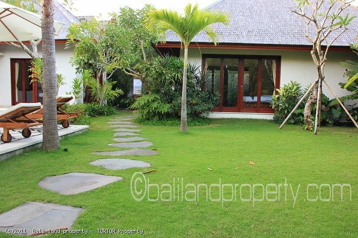 Bali villa Batur for yearly lease in Canggu 3 bedrooms pool